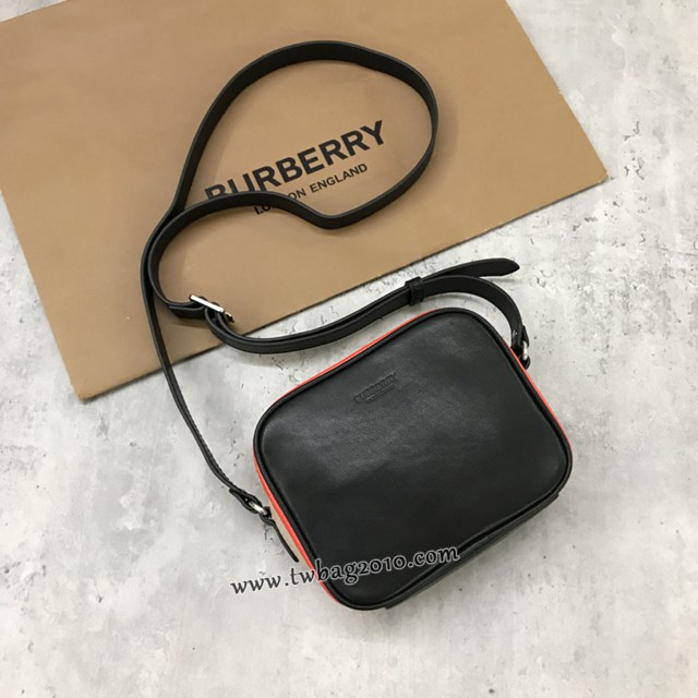 Burberry專門店新款男女斜背包 巴寶莉條紋印花小號肩背包 yxb1032